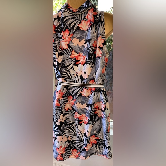 Sun protection &  pockets!!Perfect for pickleball, tennis, and being in the sun - Picture 9 of 9